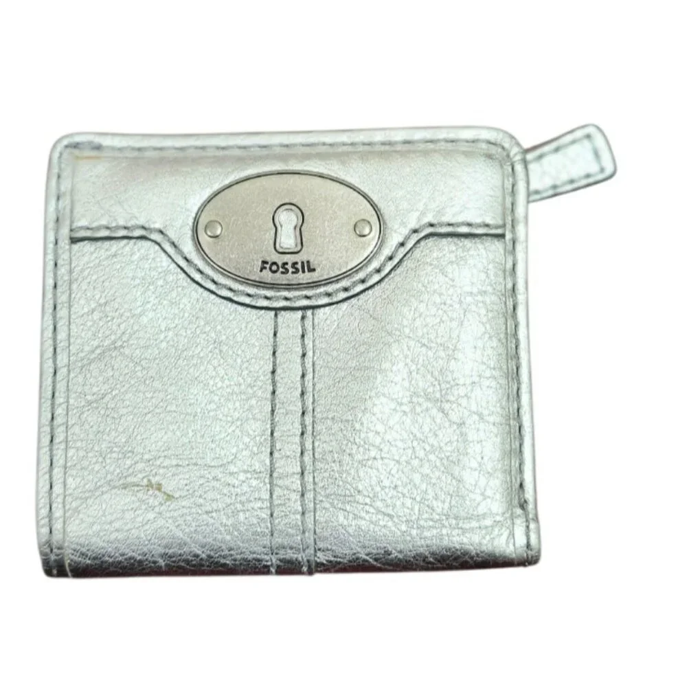 Fossil Silver Metallic Leather Bifold Wallet Keyhole Logo Zip Coin Pocket Card